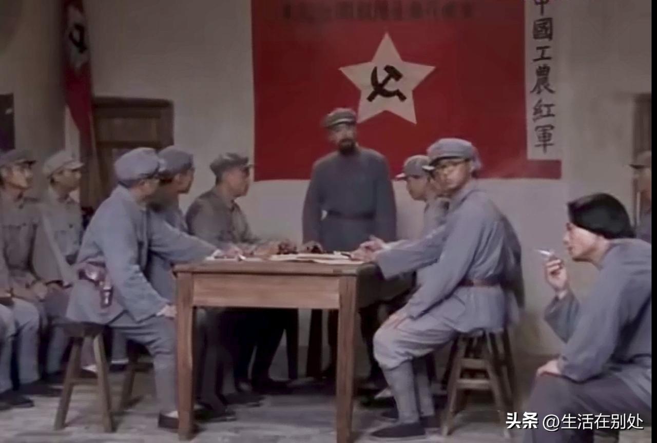 作为领导人，会议的主持人，谁能有这样的格局，他就有。
以前看这个画面，注意力都集