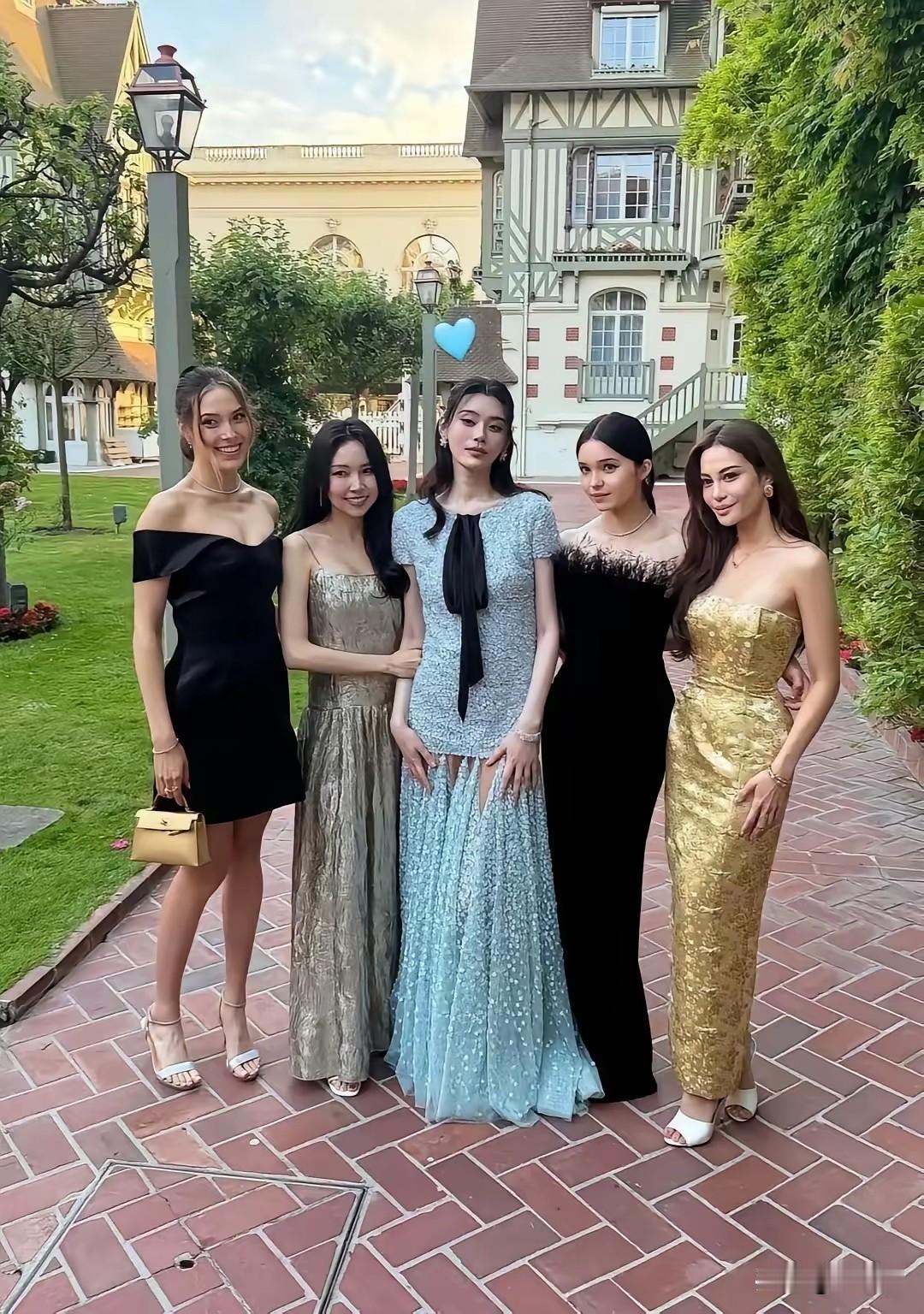 奚梦瑶与何猷君早在2019年就订了婚，后来育有一子一女，为啥现在才办婚礼？
原因