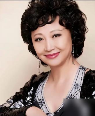 徐松子70岁了，没孩子，没老公，一个人在北京住

真的挺佩服她这份活的通透的劲儿