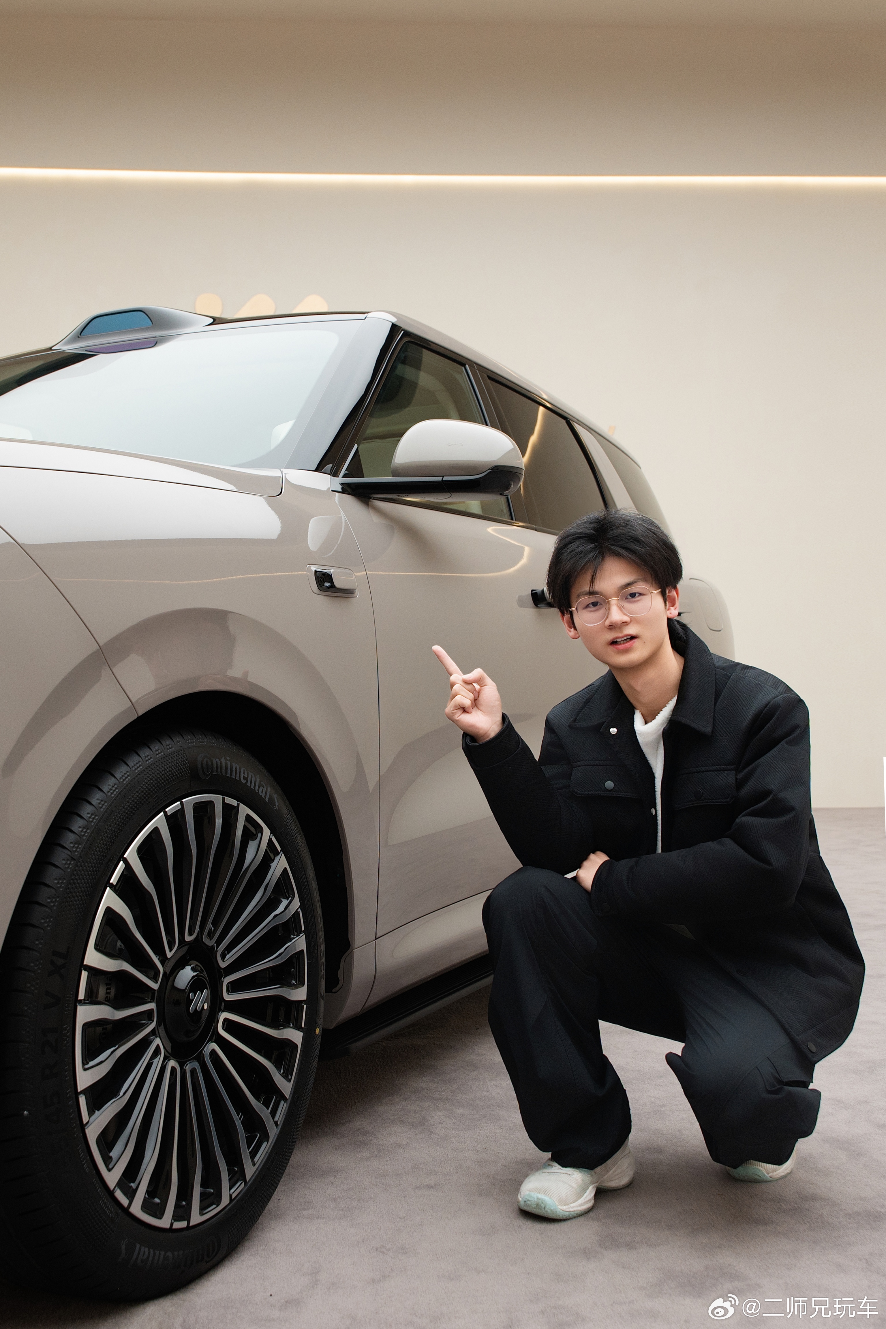 智己LS8预售发布定档3月26日 详细了解了一下智己LS8，实车比照片好看，新技