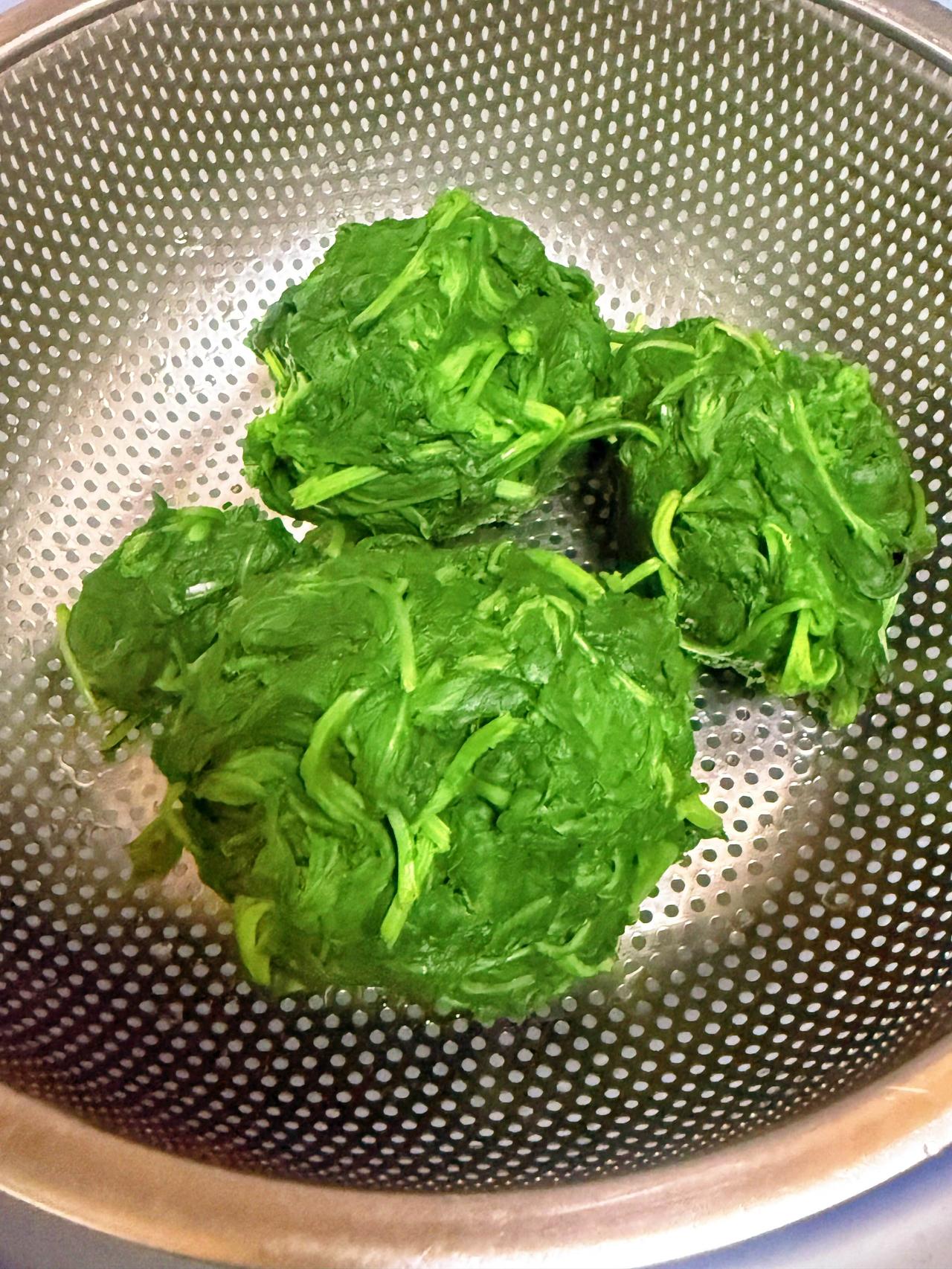 香干马兰头艾草青团艾草家常做法 青团春日生活打卡季 

我把小花园的艾草都拔了，