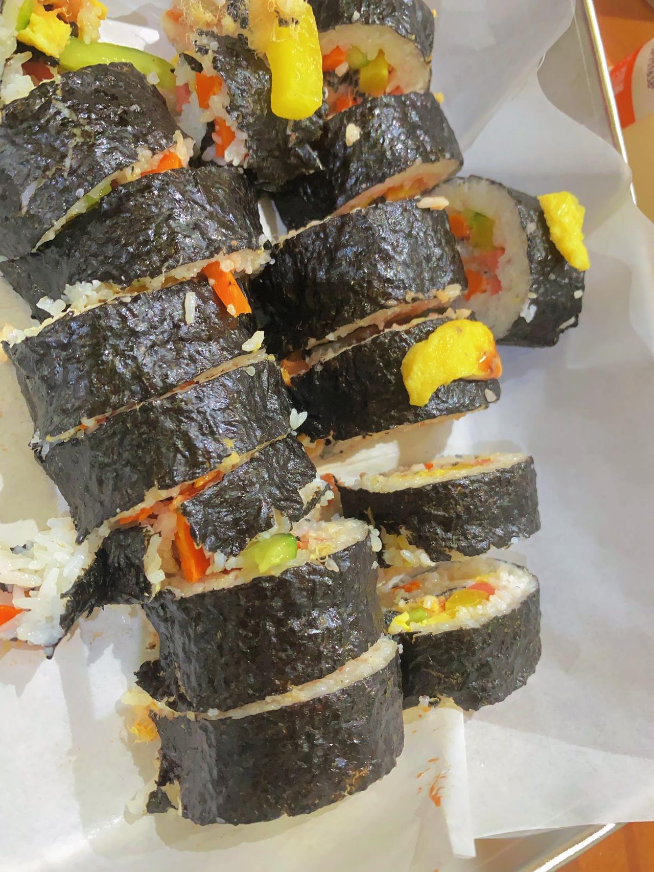 谁懂啊！复刻寿司卷翻车现场，原来不是我一个人

本来想着周末在家复刻一下外面卖的