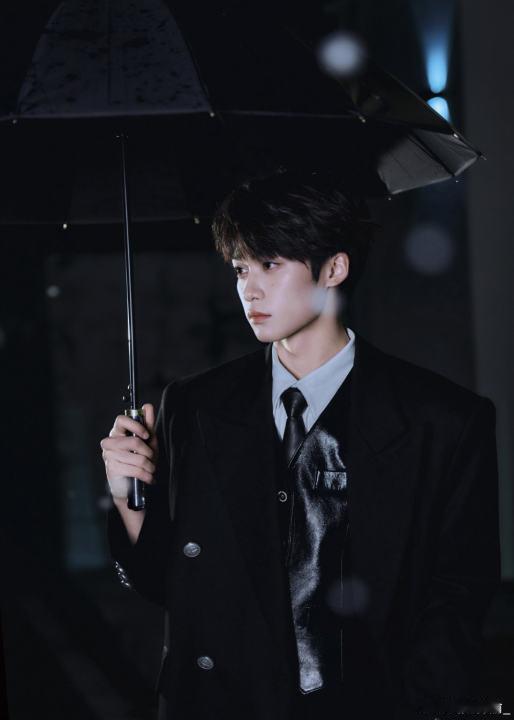 梓渝韩漫视角梓渝初雪营业照梓渝韩漫视角，韩剧男主角适配度拉满 