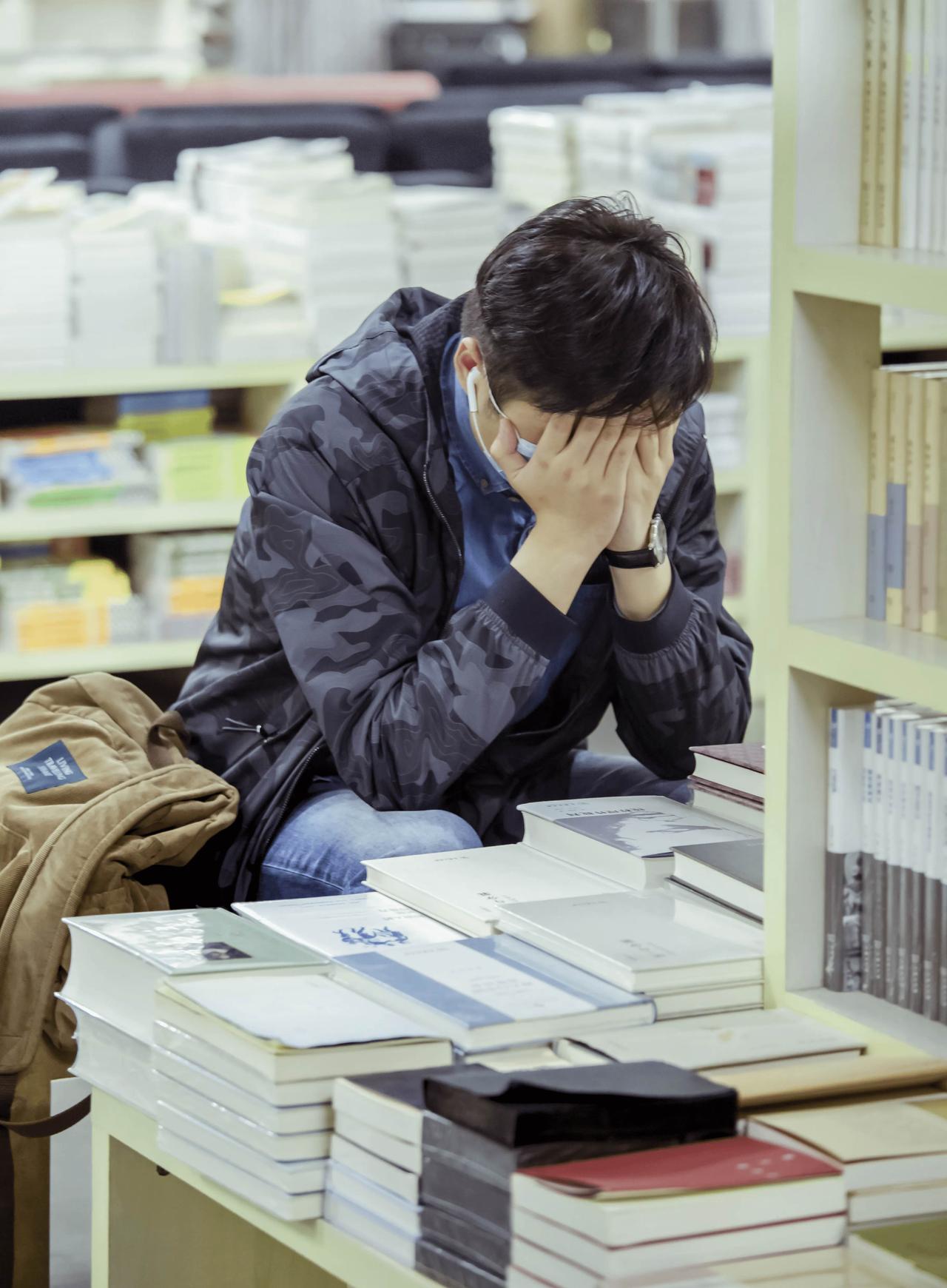 做头条想火，哪有什么秘诀？无非是笨办法做到底。

总有人刷到爆款就眼红，觉得人家