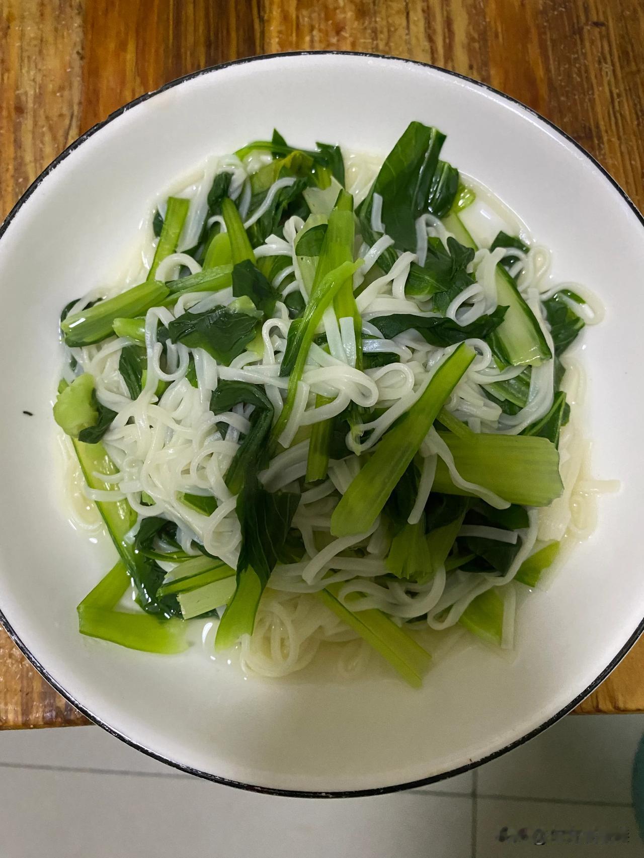 记录一个饱受胃炎困扰的人怎样安排自己的早餐！
清淡是主题，蔬菜是主要食物，但是不