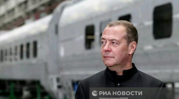 彻底决裂了！俄罗斯安全会议副主席梅德韦杰夫表示，没有人愿意搭理欧盟外长卡拉斯！他