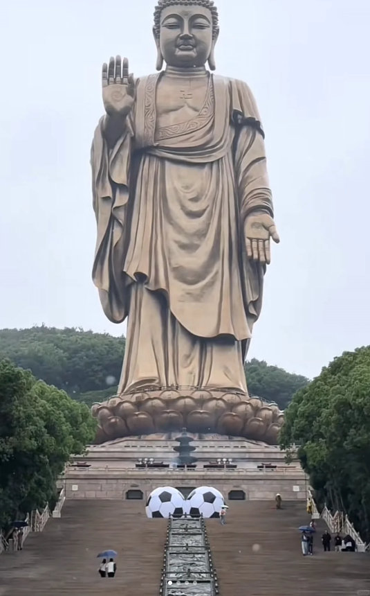 苏超也太抽象了，太湖三弱之一的无锡，在努力和作弊之间，选择了做法！京东苏超端水大