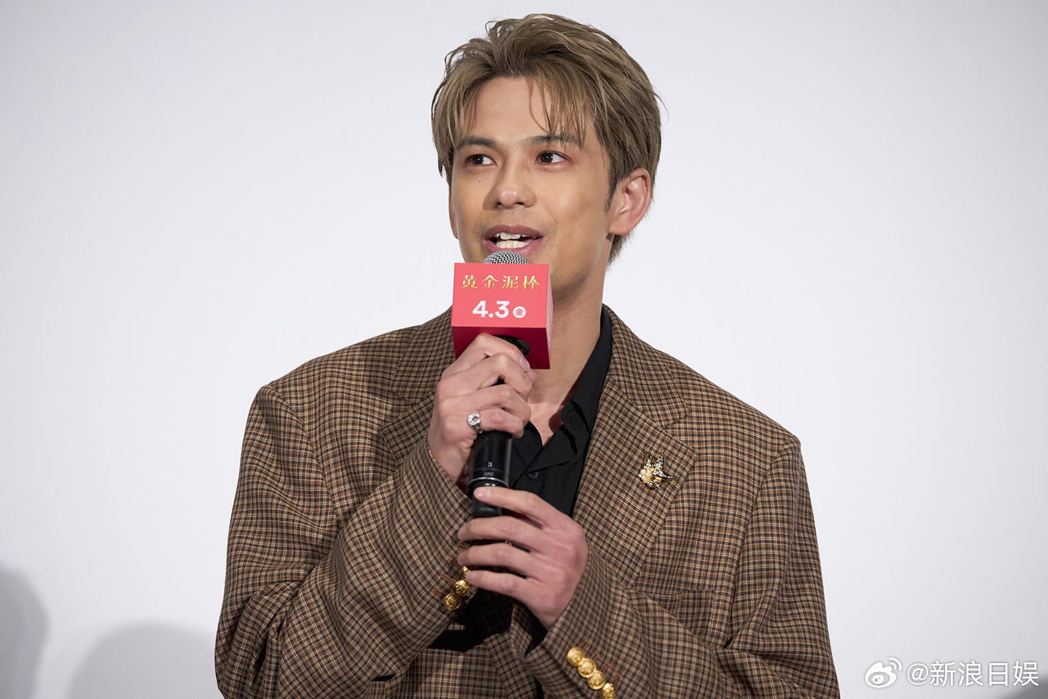 田中丽奈森崎温出席了《黄金大盗》的完成披露舞挨。 