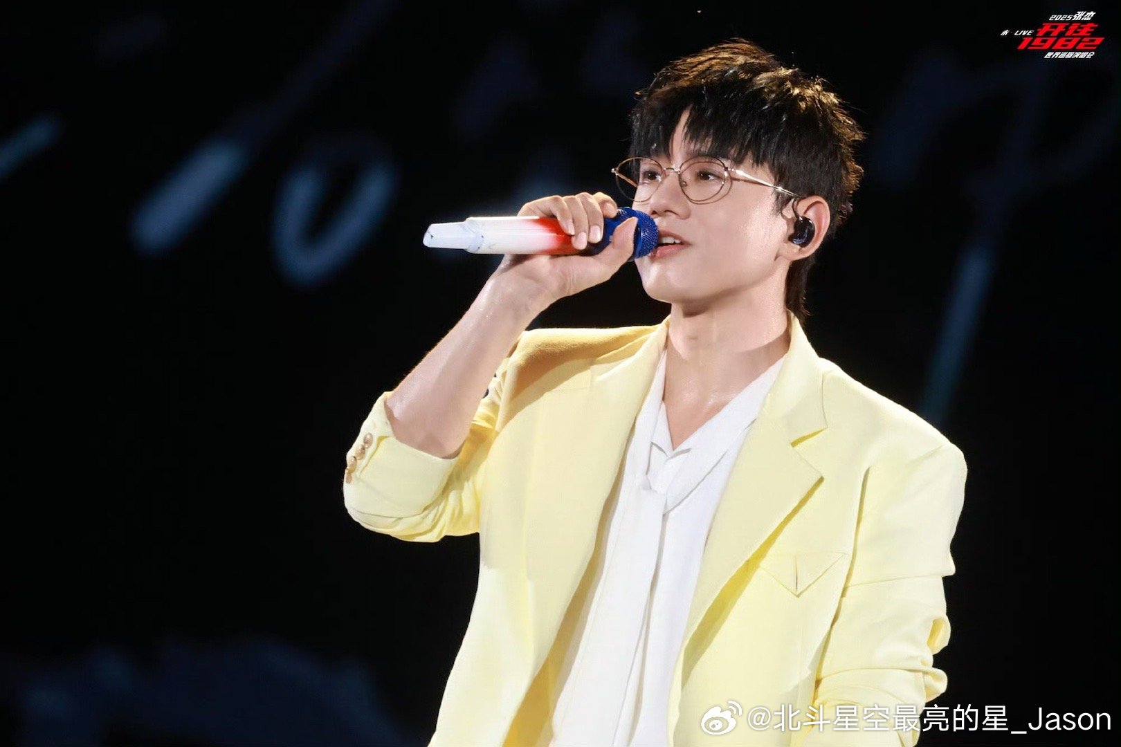 张杰 ✨ 张杰未live开往1982巡回演唱会 ✨张杰1220生日快乐“谢谢你们