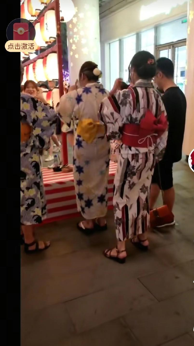 【突然冒出！上海某街区像"东京街头"，招牌全是日文，物业沟通都得说日语！你怎么看