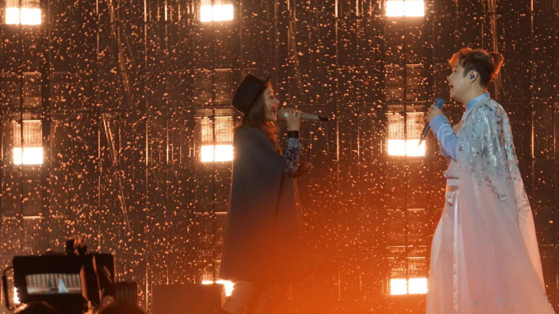 惊喜！孙悦首次担任演唱会嘉宾，与小沈阳神仙同台！全场齐唱《祝你平安》瞬间泪目，那