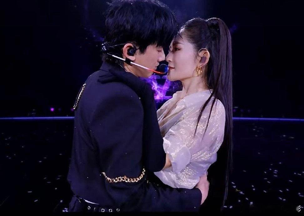 张杰感谢谢娜张杰谢谢娜娜张杰感谢娜娜张杰澳门跨年演唱会直播，张杰感谢谢娜 