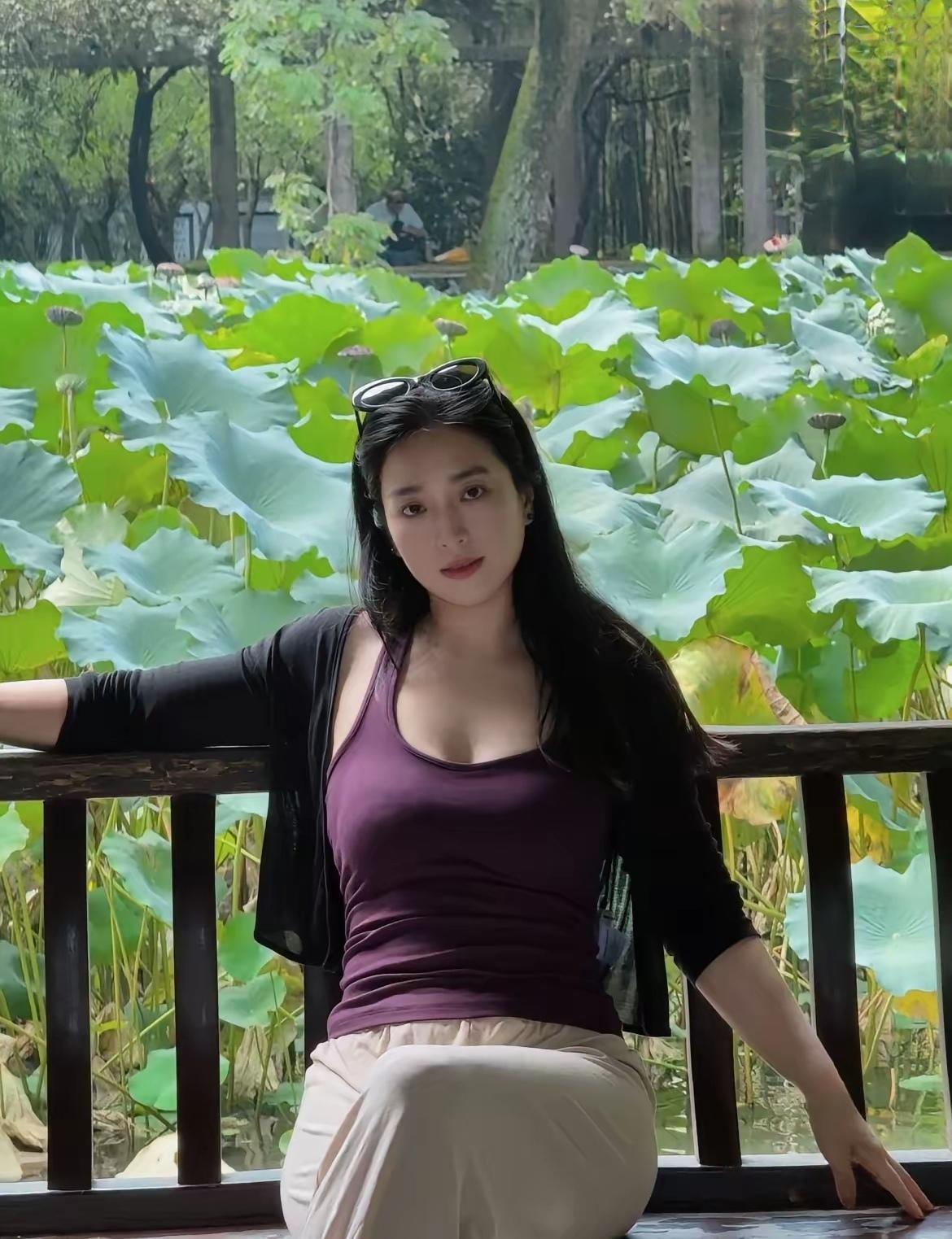 夏日荷塘，静享清凉时光