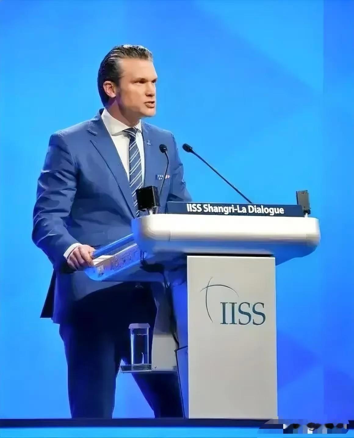 快讯，快讯！

美国国防部长赫格塞思宣布

2025年11月10日，美国国防部长