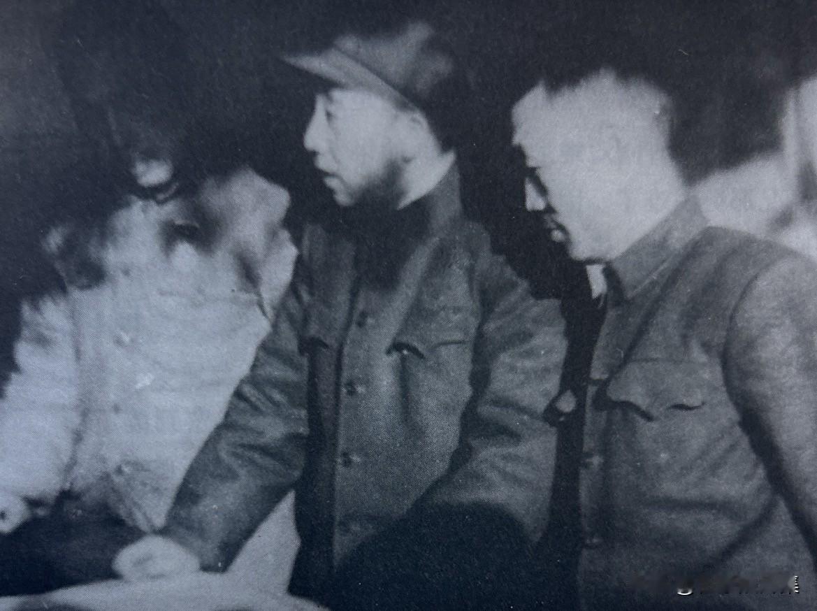 【开国功臣图片故事224】
1952年10月，上甘岭战役期间，志愿军第15军在五