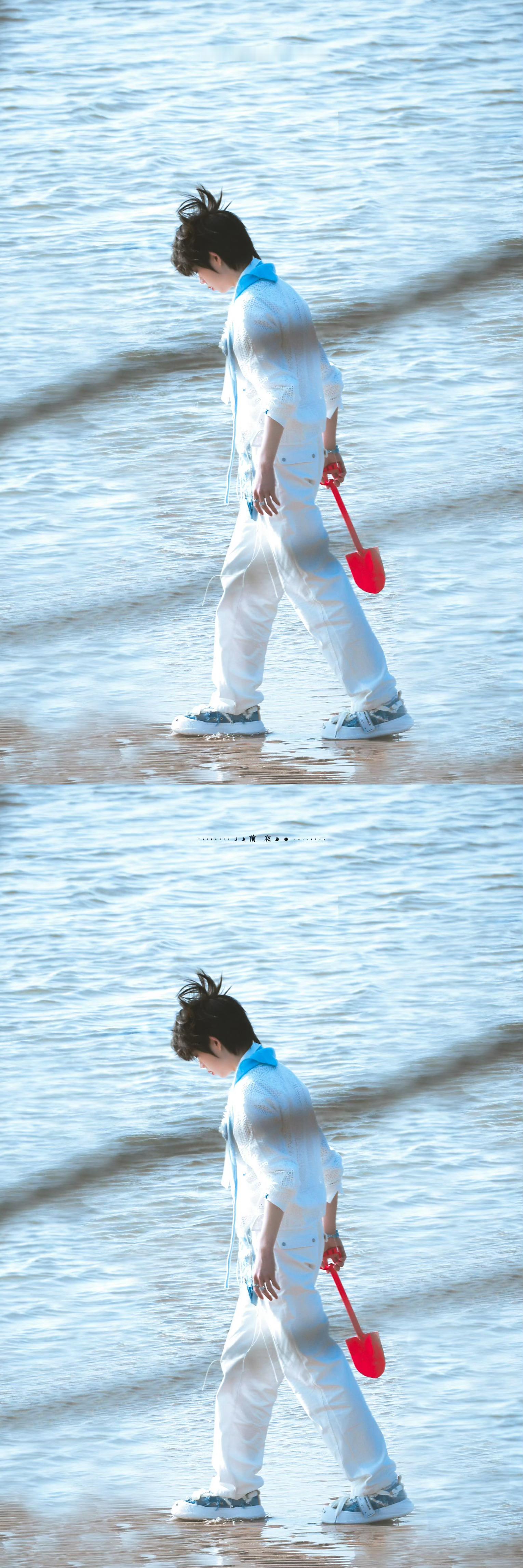 陈奕恒白衣炸毛 陈奕恒海边拍摄路透，被海风吹的头发都炸毛了，白衣炸毛好仙好像天使