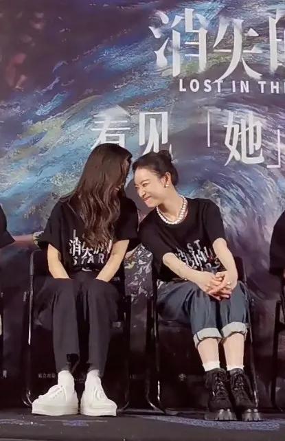 不得不说陈思成导演真会挑演员，一个大帅哥两个大美女票房的保证哦[赞][赞][赞]