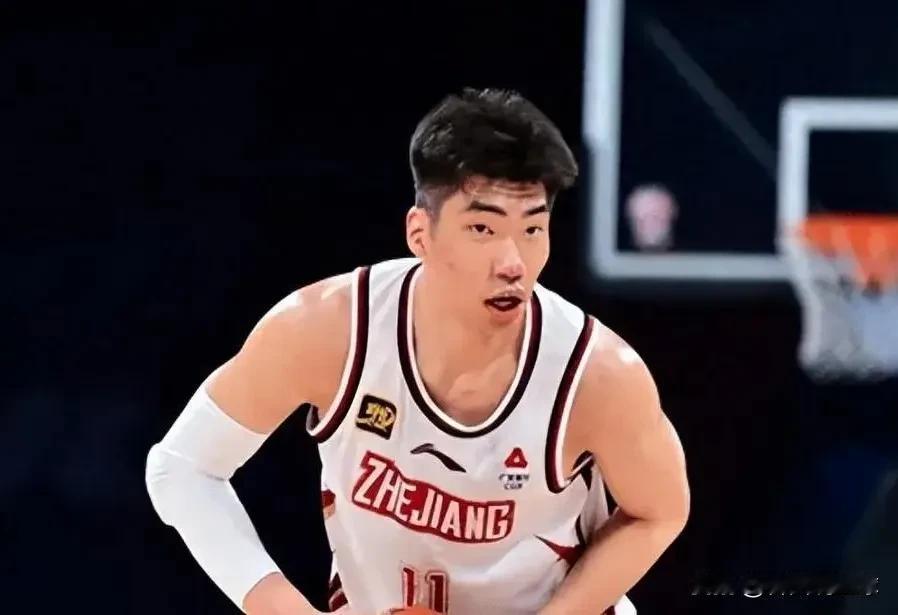 浙江男篮昨天官方宣布余嘉豪新赛季加盟西班牙毕尔巴鄂男篮的消息，后者称为继杨瀚森和