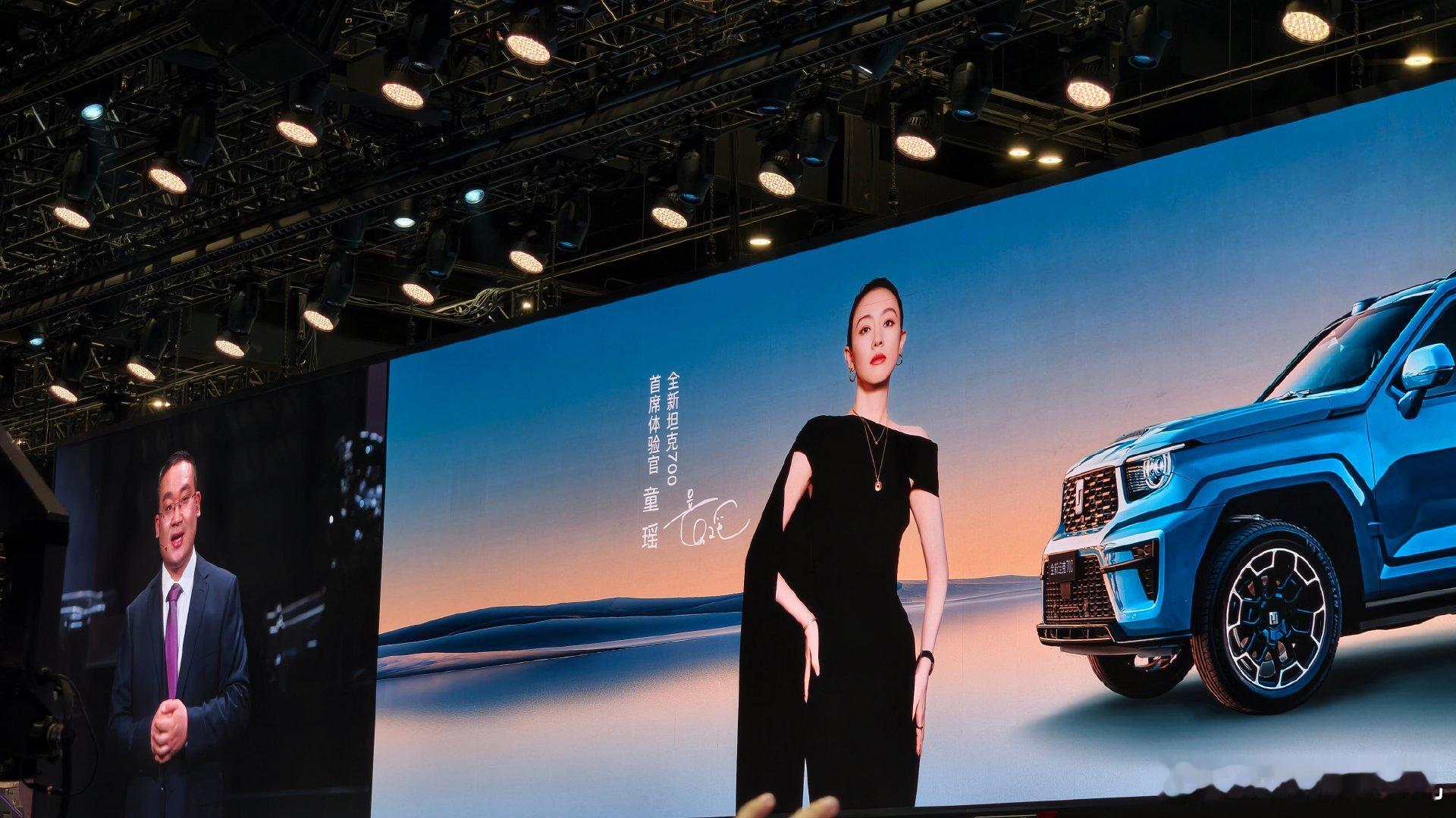 全新坦克700在2026北京车展上正式亮相并上市，定位为“新时代新旗舰”豪华硬派