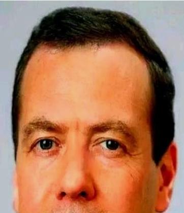 梅德韦杰夫一嗓子，把一个天大的秘密给捅了出来。

他当着全世界的面，几乎是贴着镜