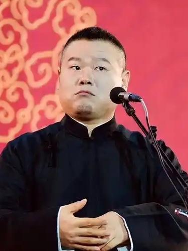 岳云鹏回应不上春晚，

我不意外，倒是他的坦诚让人佩服。

连上8次春晚舞台的岳