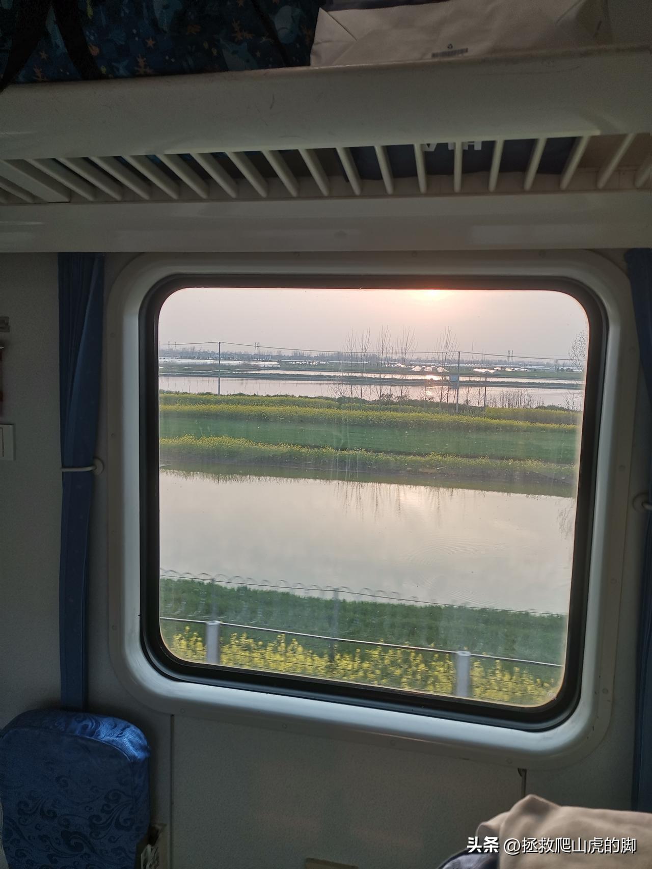 火车上乘警过来过去好几趟一直安全提醒乘客“谨防电信诈骗”等，让人搞不明白的是，都