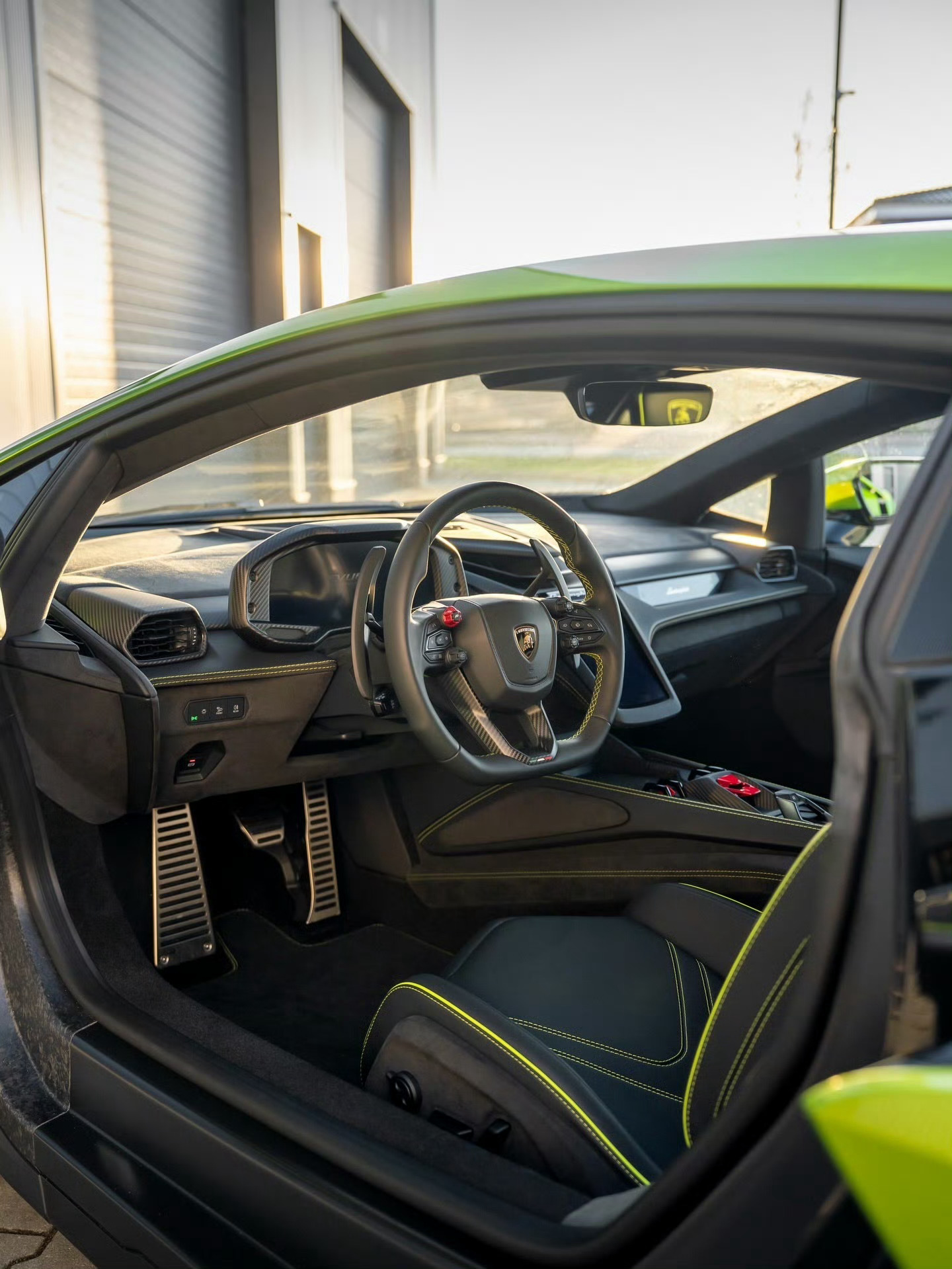 兰博基尼 Revuelto