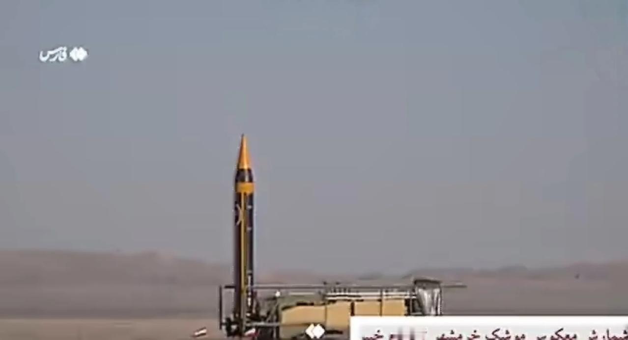 伊朗伊斯兰革命卫队空天军昨天首次公布了采用固体火箭发动机的“霍拉姆沙赫尔-4”中