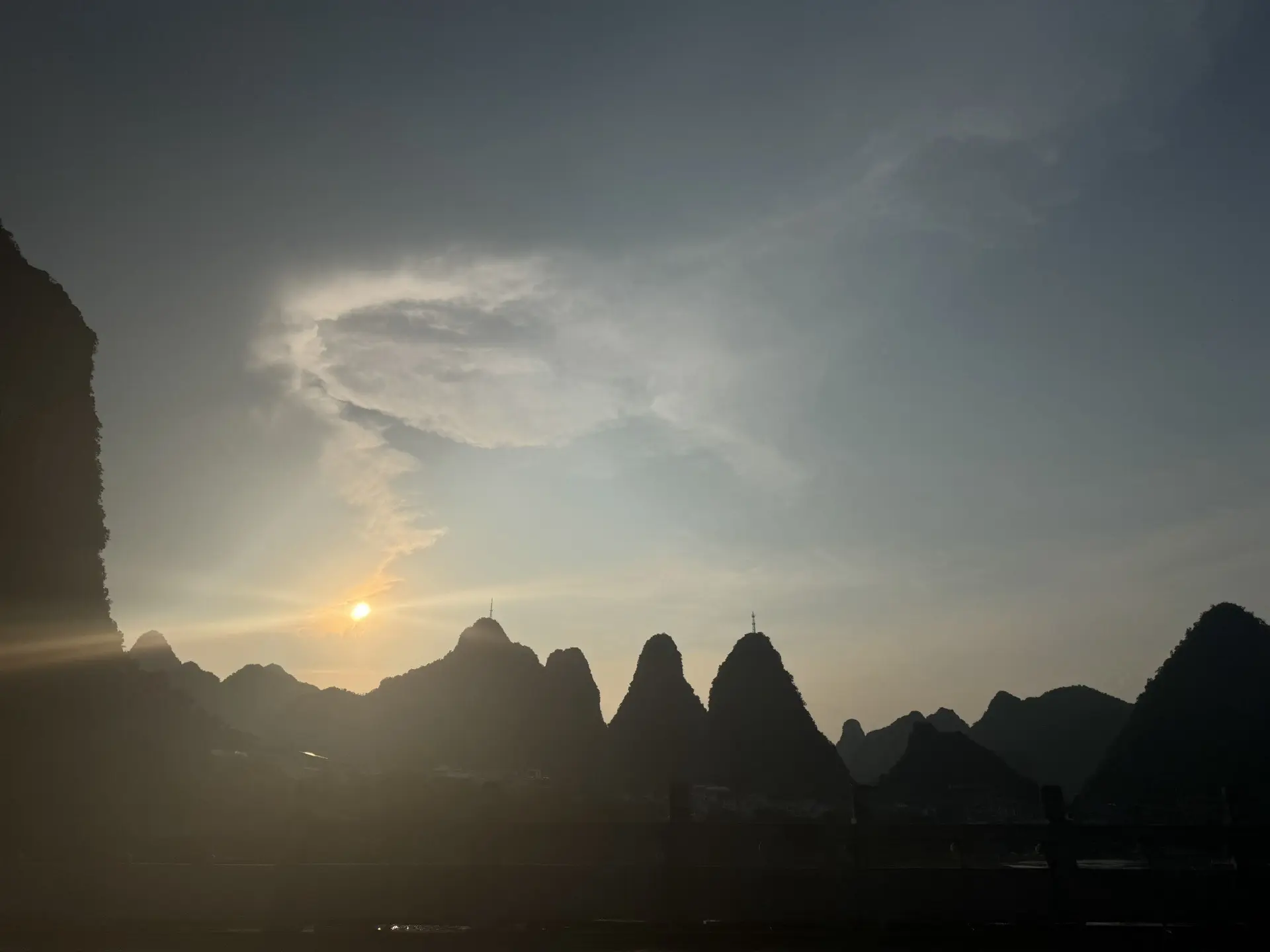 《怪物都是恋爱脑》by山有青木   --已完结 人外真的是我的最爱啊啊...