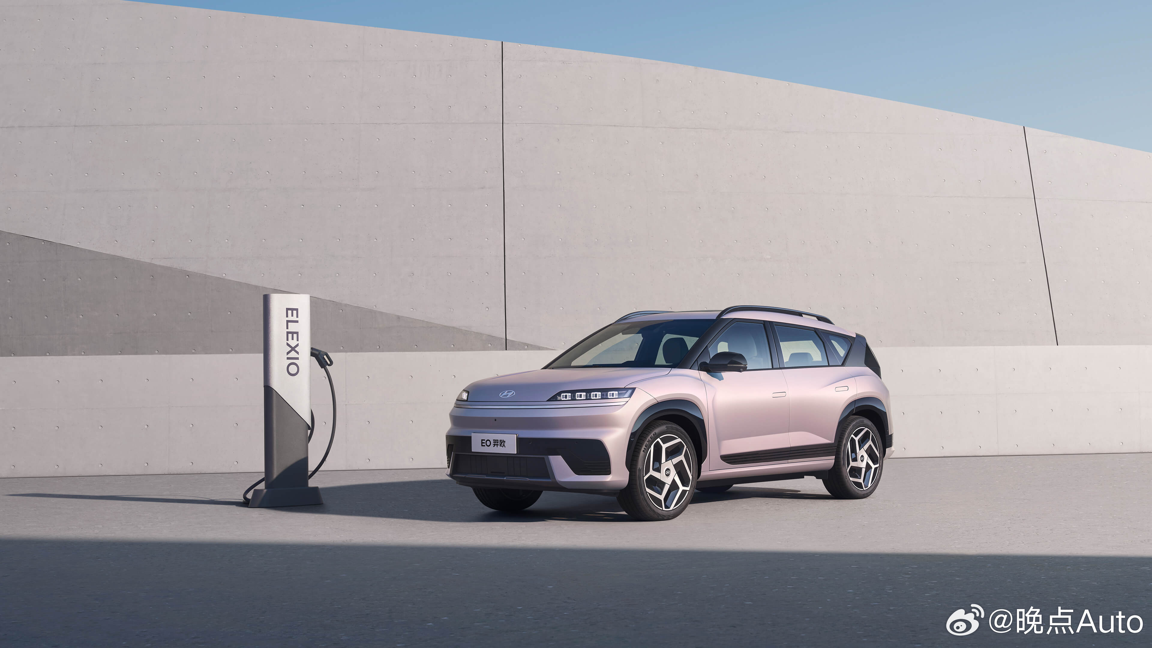 北京现代工厂在冲压、焊接、涂装三大环节已实现 100% 自动化，通过 461 台