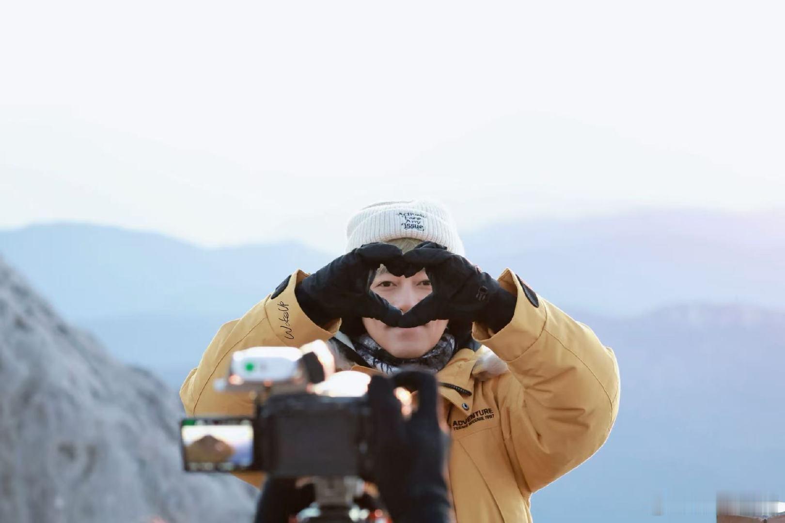 苏醒苏醒IP卡通公仔快乐老友记笑到拍大腿！苏醒的手绘小公仔太有梗了！Allen 