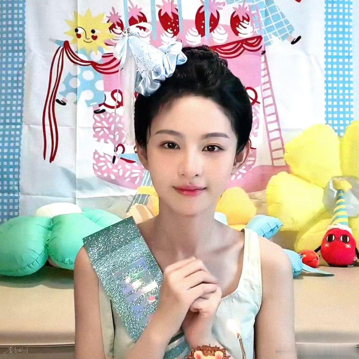 于正卡点为赵晴送生日祝福 于正卡点送上生日祝福，能够看出对赵晴的认可，本人踏实上