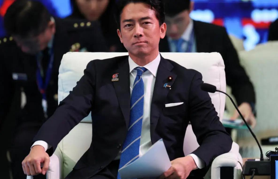 82比0结果曝光！东京爆发万人大游行，小泉进次郎的“核野心”为何成了“政治自杀”