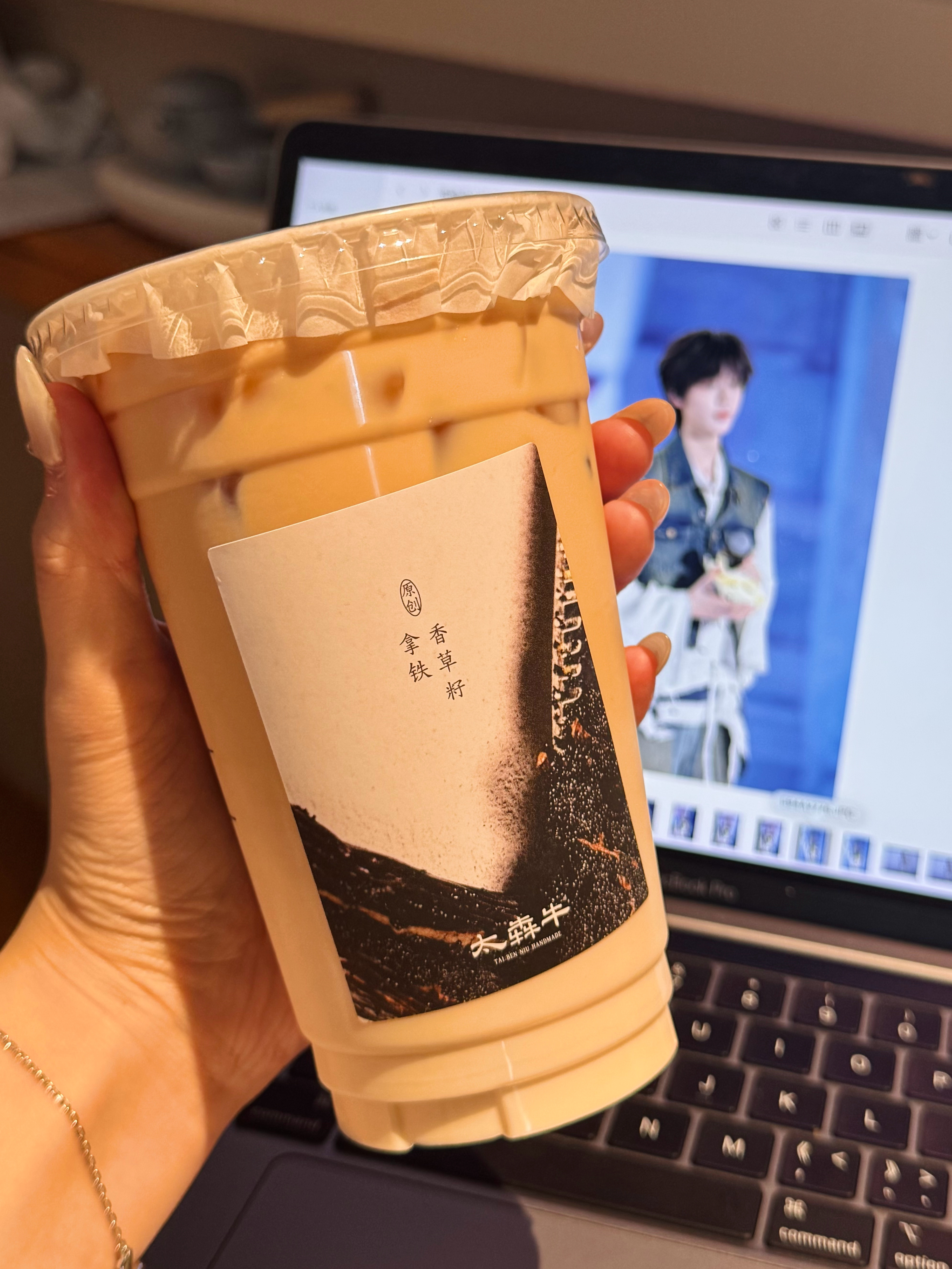 所有人来青岛 严肃品尝！！！全世界最好喝的奶茶！！！！！！ 