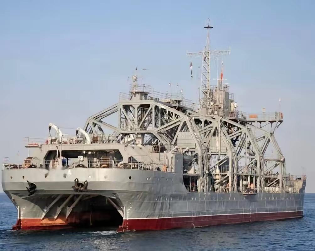 这次应该双方都很懵！
​瑞典扣押了1艘俄罗斯货轮，突然发现，这是从朝鲜运输武器弹