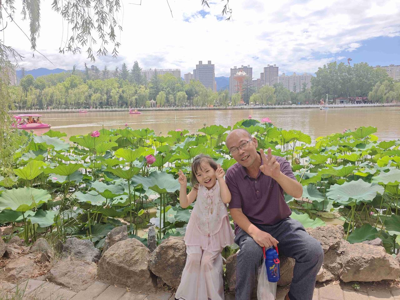 我的今日状态：😁轻松愉快
我这里的天气：☀️晴天
避暑生活快乐多，今天房东备好