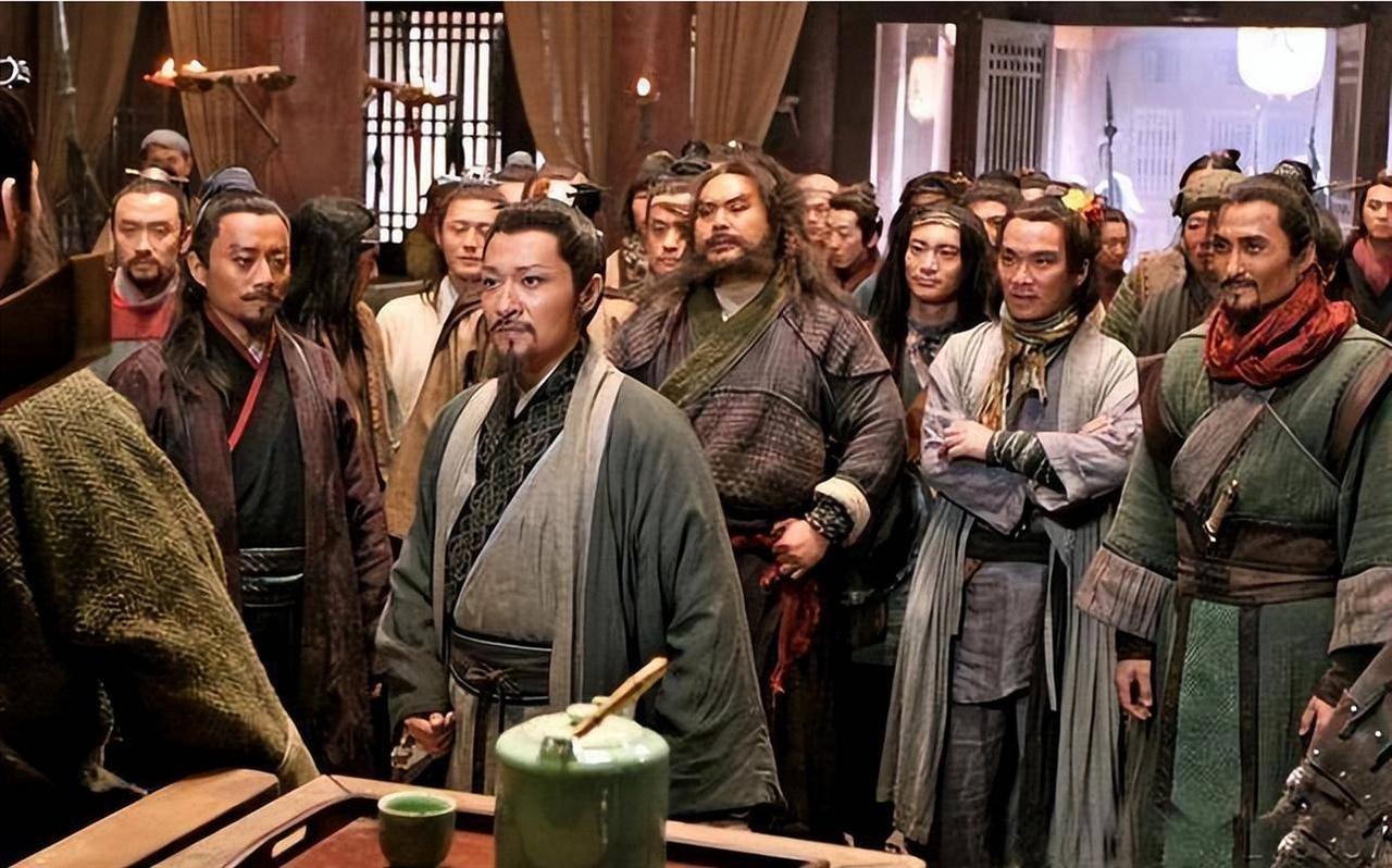 别再骂宋江是投降派了：招安其实是108将里多数人的最大公约数。从《水浒传》记述来