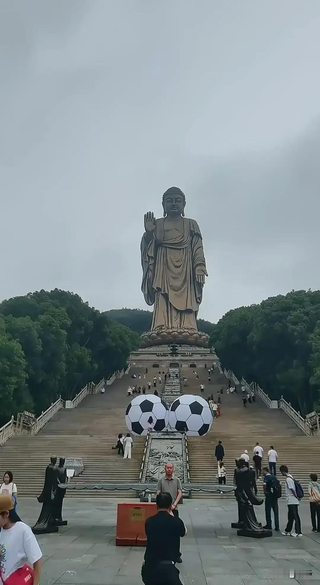 无锡足球在努力和上劲之间选择上香，这次佛祖看你的了。