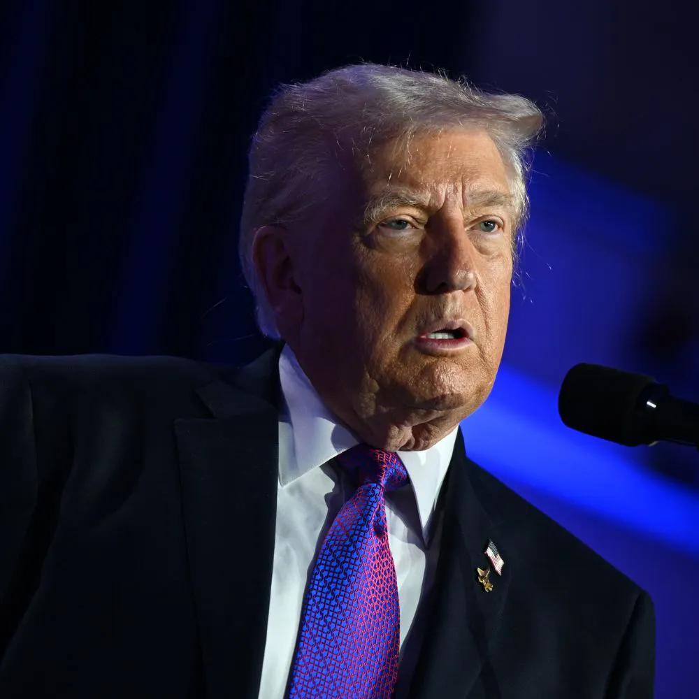 🚨突发新闻
在地区紧张局势升级之际，唐纳德·特朗普敦促以色列避免再次袭击伊朗能