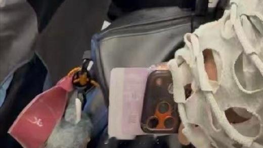 tg陈奕恒拿到了数据组投放的印了自己的登机牌 