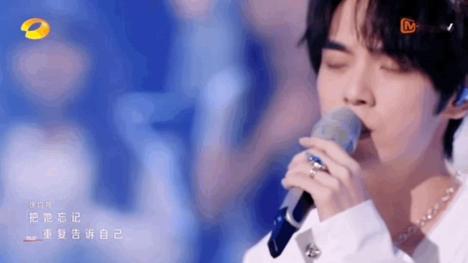 #徐均朔郑棋元再唱哪里都是你#太好听了吧！徐均朔与郑棋元重现《哪里都是你》，氛围
