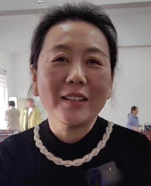航天员张洪章平安落地，他姐姐一句话让人破防：国家把你借走180天，现在平安还回来