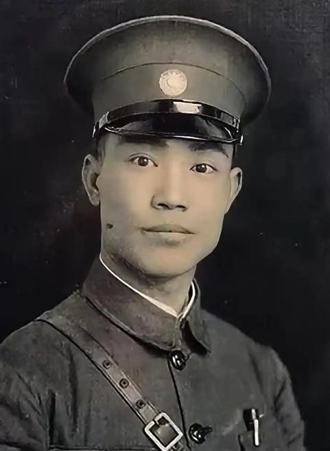 1947年，陈诚到东北驻地视察第52军，军长梁恺带着副军长刘玉章亲自迎接，怎料，