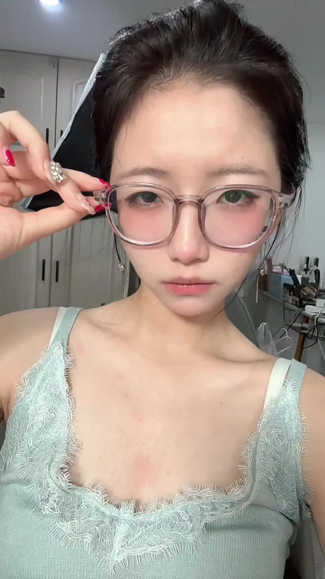 漂亮脸蛋满世界都是 我最满意我自己