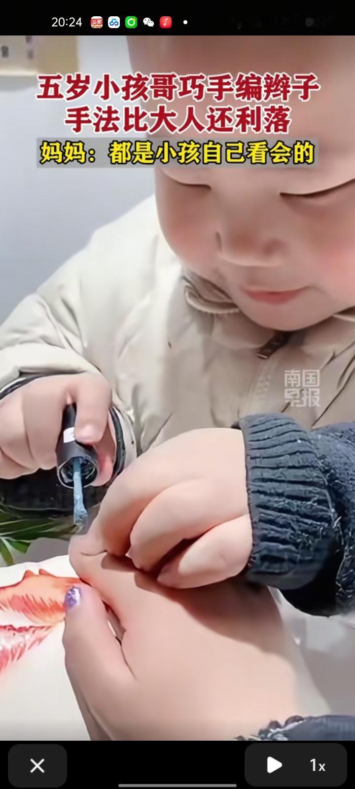 1月26日，荆门京山市。五岁小海哥熟练地给姐姐梳辫子，动作行云流水。对此，孩子妈