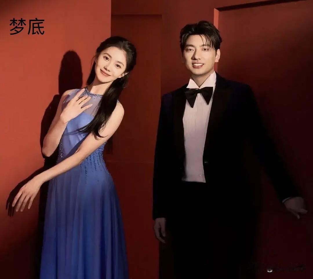 春晚听了海来阿木的《梦底》，正在吃奶的孩子放声大哭，哭得呜呜咽咽撕心裂肺，估计想