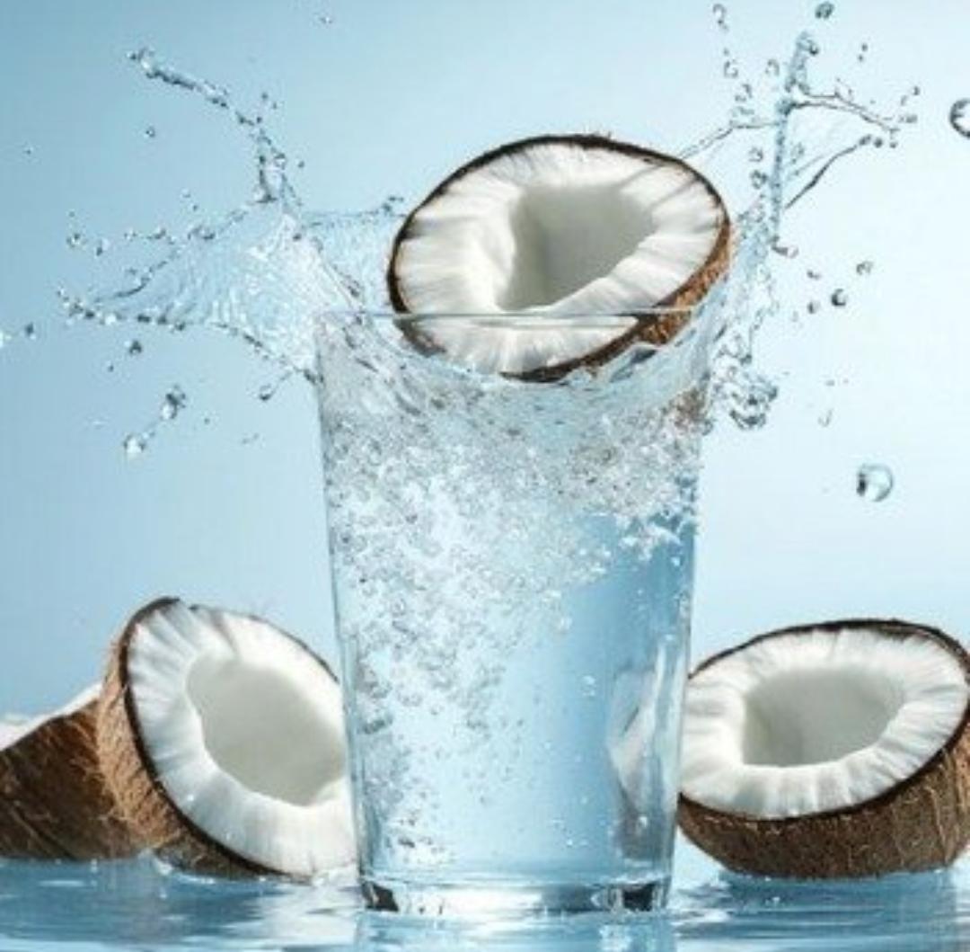 椰子水很多其实是糖水加香精，根本不是纯椰子水！
你敢信吗？一个新鲜椰子十几块，只