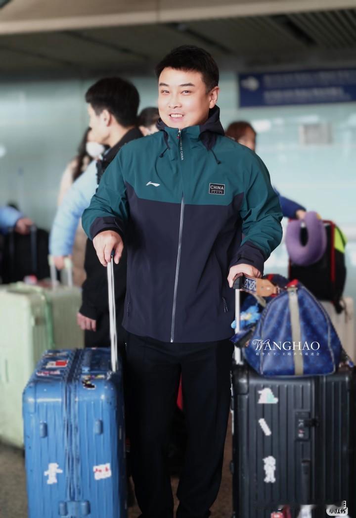 皓哥不愧是从亚军被人寄刀片过来的，都能挺过04年奥运会，现在这些都是毛毛雨！
心