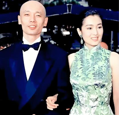 1995年，葛优拍戏赚了350万，把钱全部交给了妻子贺聪。谁知贺聪转身就在北京买