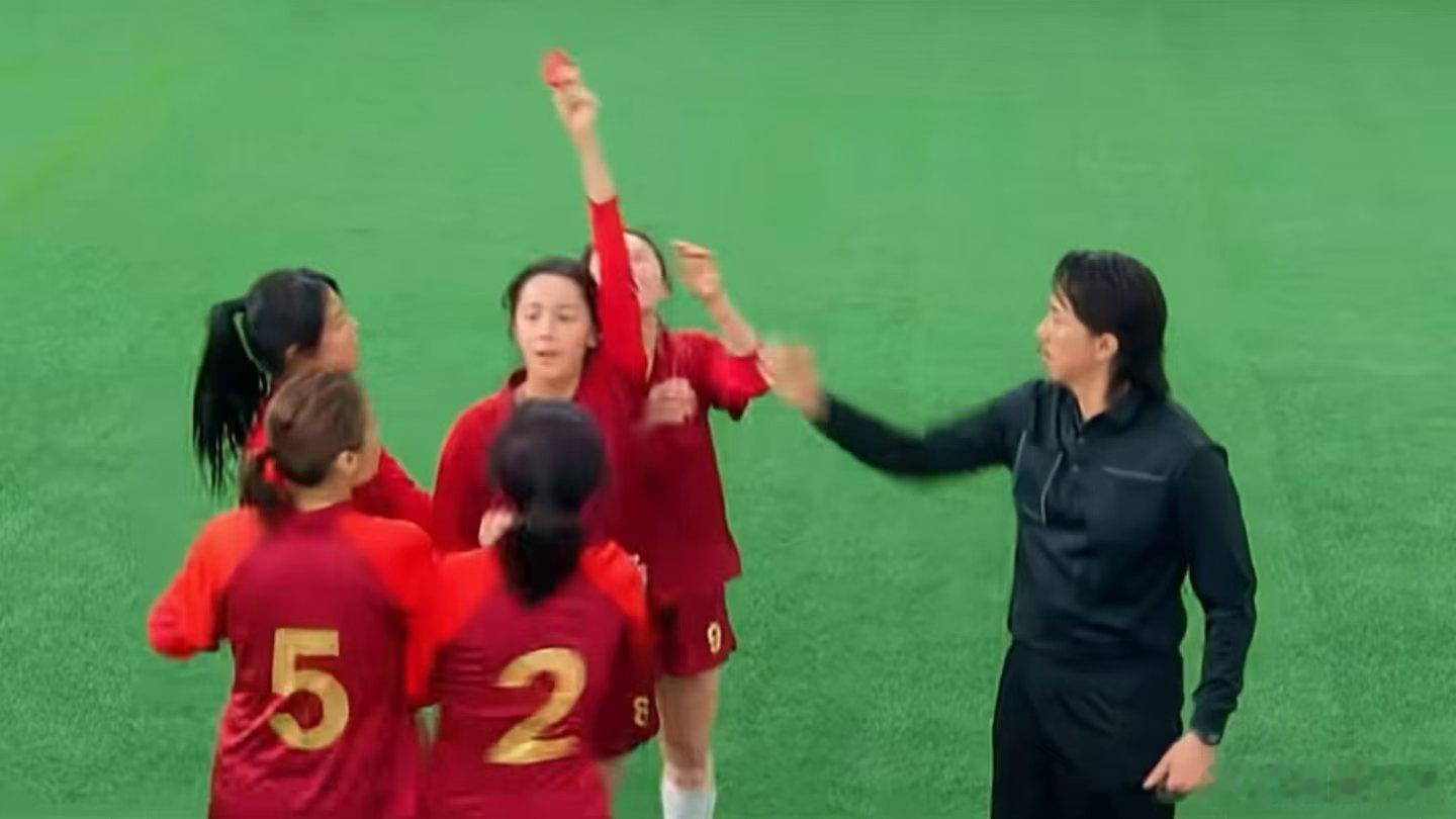 迪丽热巴钰珑魔丸迪丽热巴功夫女足魔丸迪丽热巴在功夫女足里是魔丸来的吧，